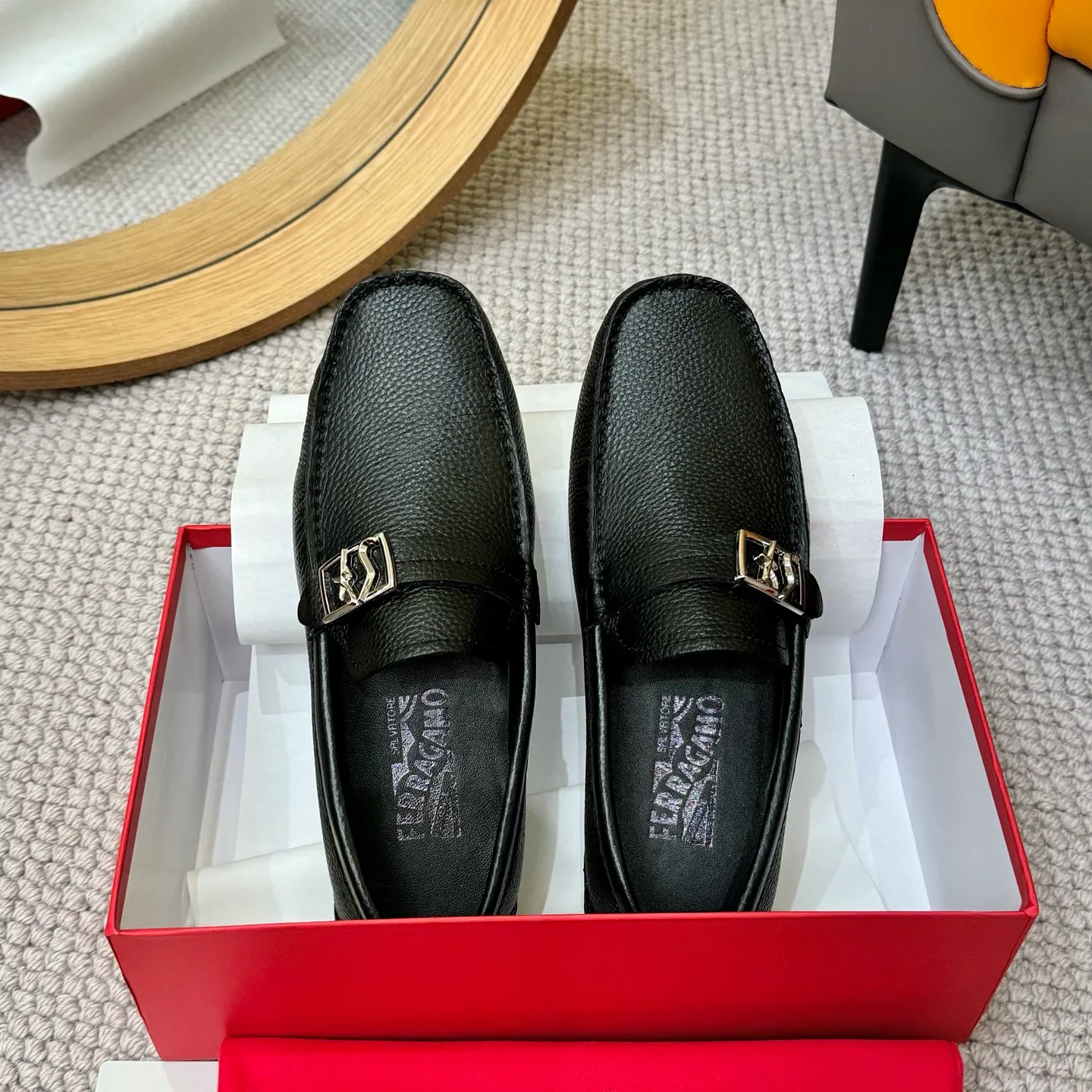Men's men's shoes 💰420 (Yangli) Ferragamo 〰Ferragamo 2⃣️0⃣️2⃣️5️⃣ New series 👊🏻 Upper 🇮🇹 Italian imported calfskin, original outsole molding. Water-dyed sheepskin lining. The identity of every successful man is set off, and the upper and lower shoes are elegant and stable🚶🏻🚶🏻The high-end custom counter original replica is an eternal classic🔍️Number of codes: 38-46 with counter packaging